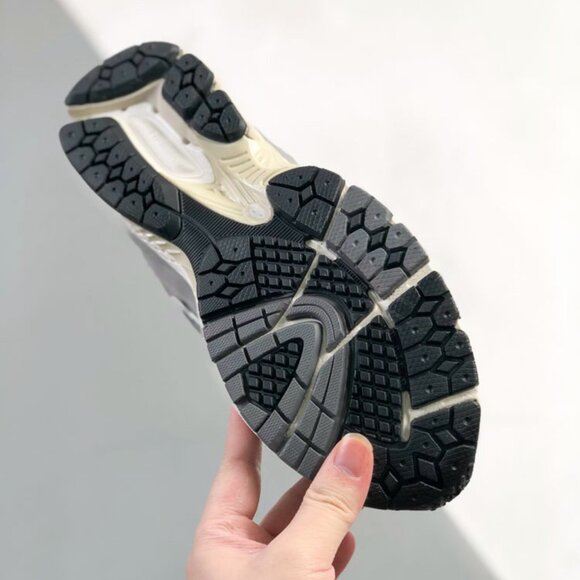 New Balance 2002R casual fashion sneakers